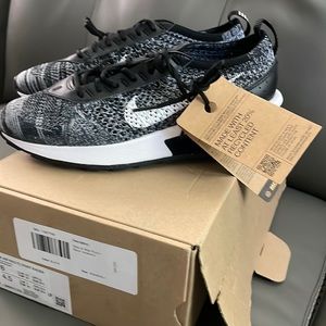 NWT Women’s Nike Airmax Flynit Racer! Never worn!